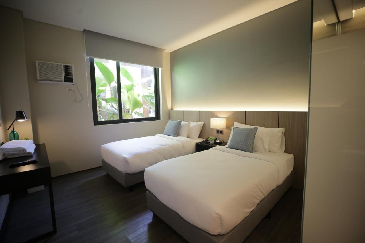 The Maximilian Hotel Cauayan City  Exterior photo