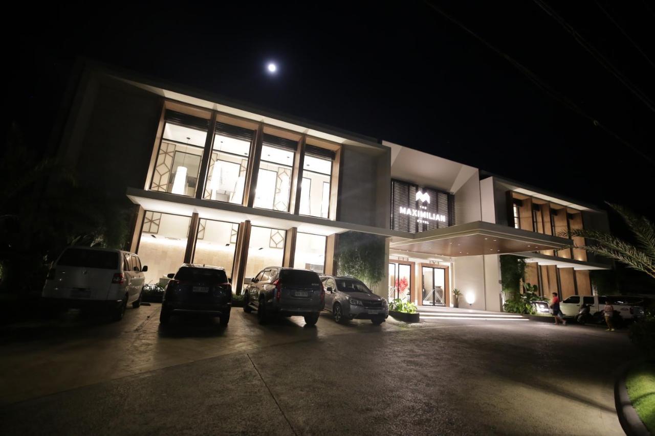 The Maximilian Hotel Cauayan City  Exterior photo