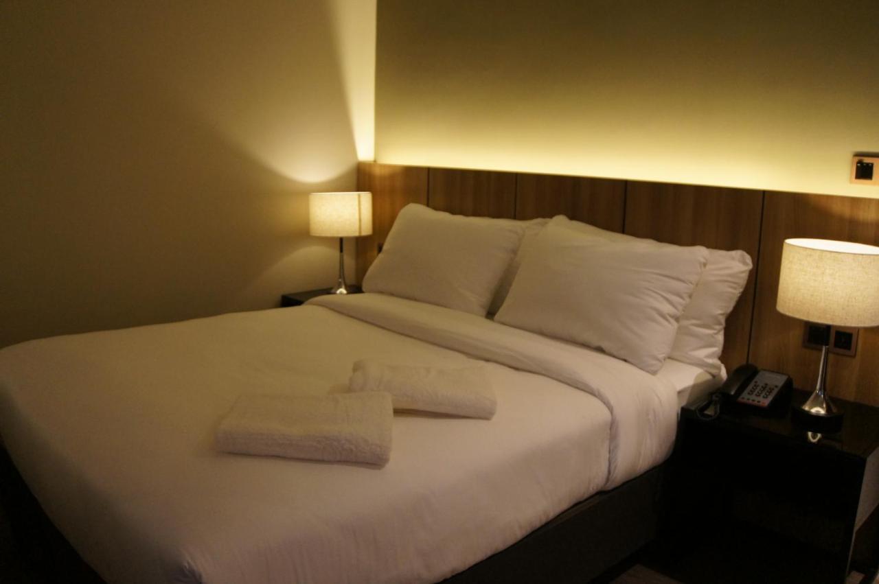 The Maximilian Hotel Cauayan City  Exterior photo