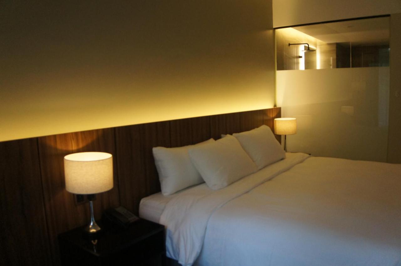The Maximilian Hotel Cauayan City  Exterior photo
