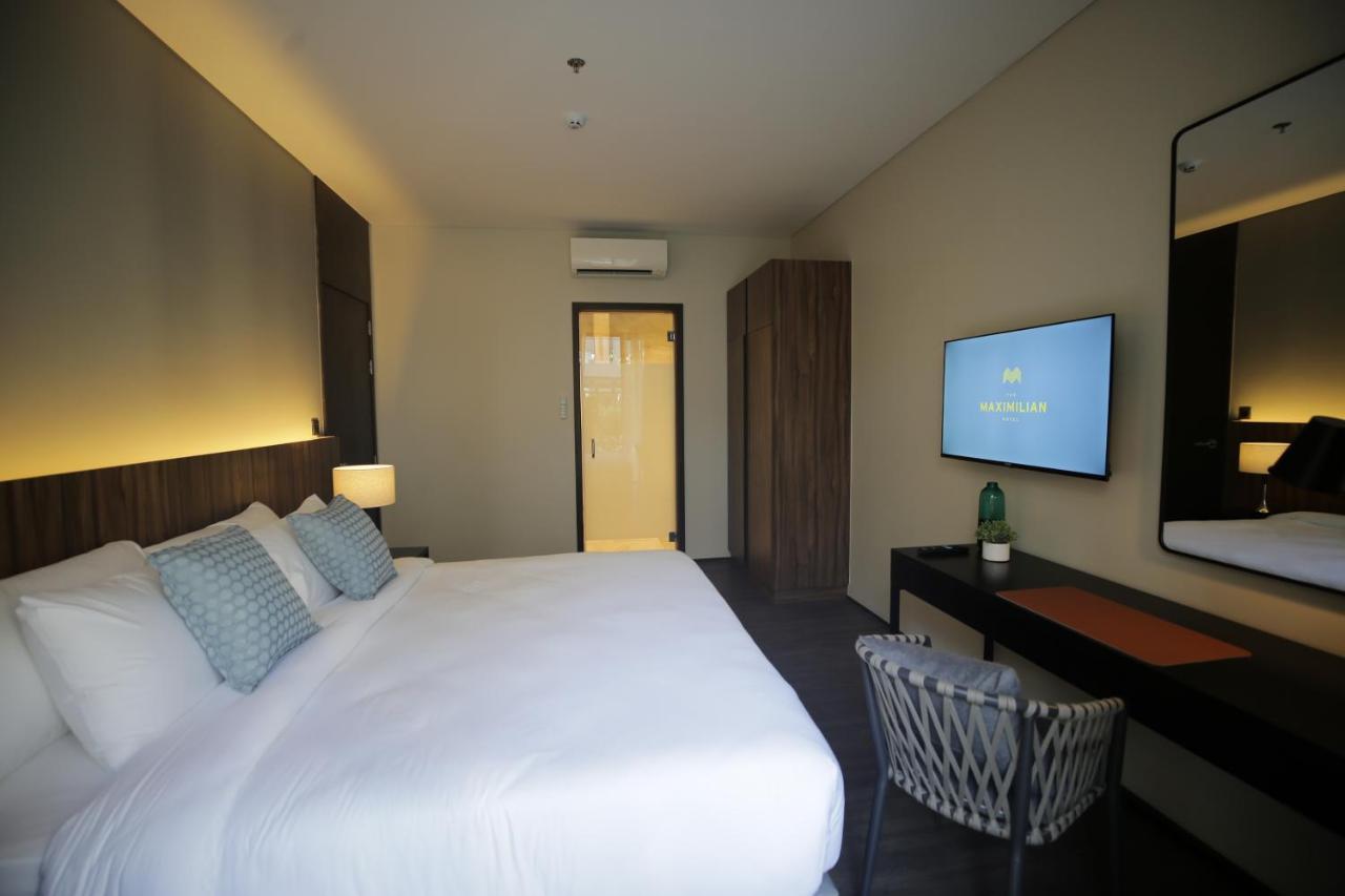 The Maximilian Hotel Cauayan City  Exterior photo