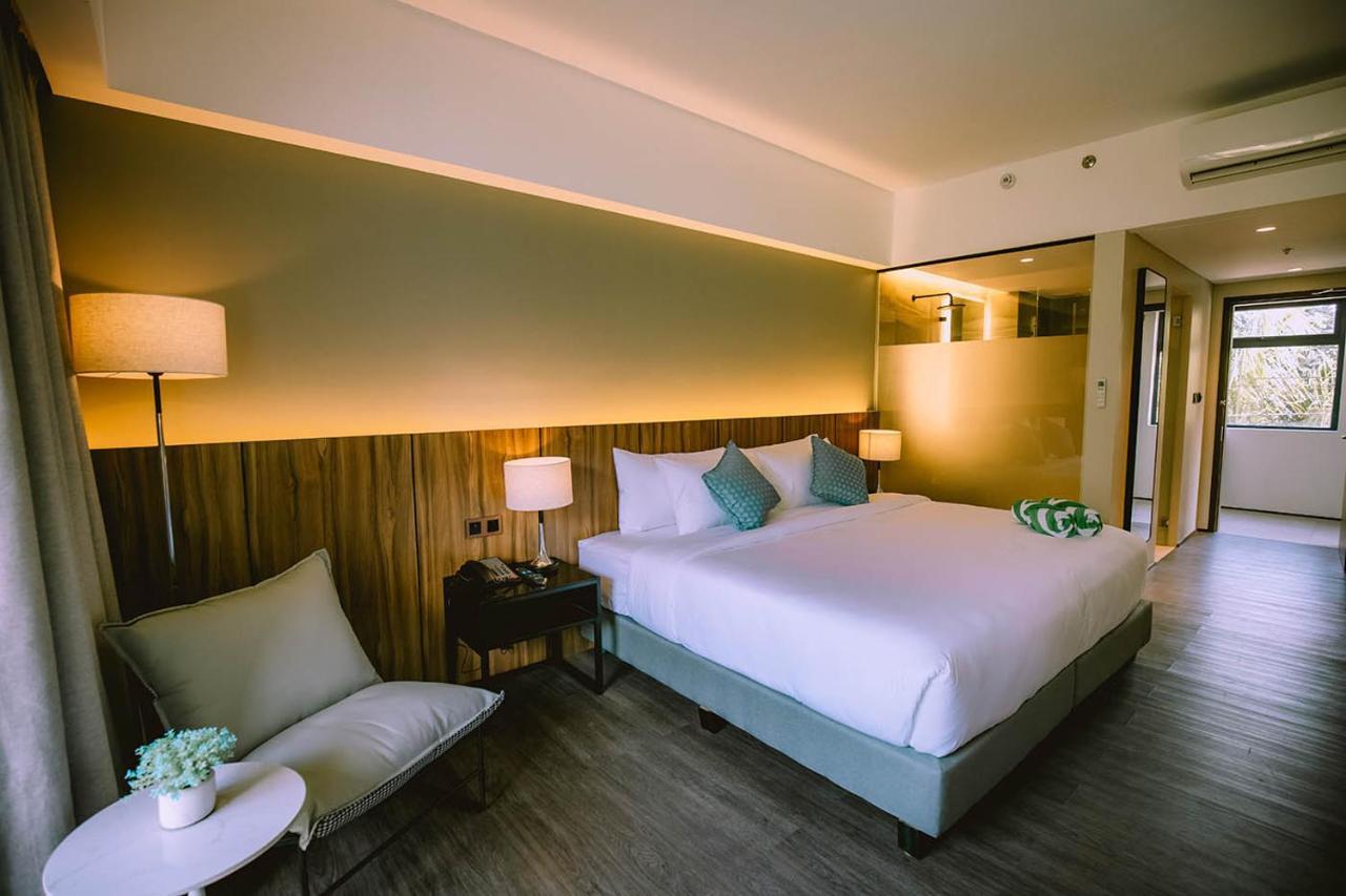 The Maximilian Hotel Cauayan City  Exterior photo